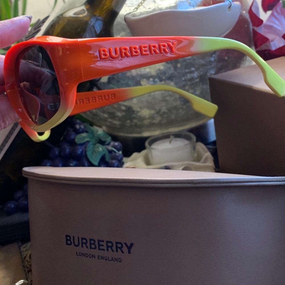 Authentic BURBERRY 56mm oval acetate UNISEX-sunglasses - Picture 4 of 13